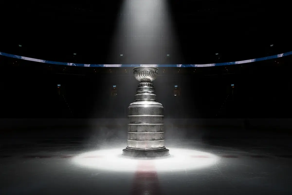 Stanley-Cup-Pokal auf dem Eis – Symbolbild für Eishockey-Langzeitwetten