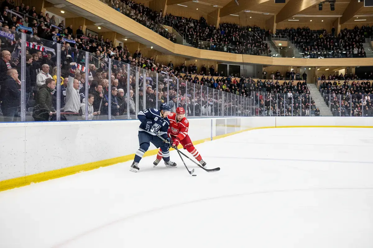 Eishockeyspiel in einer skandinavischen Arena – Symbolbild für SHL- und nordische Ligen-Wetten